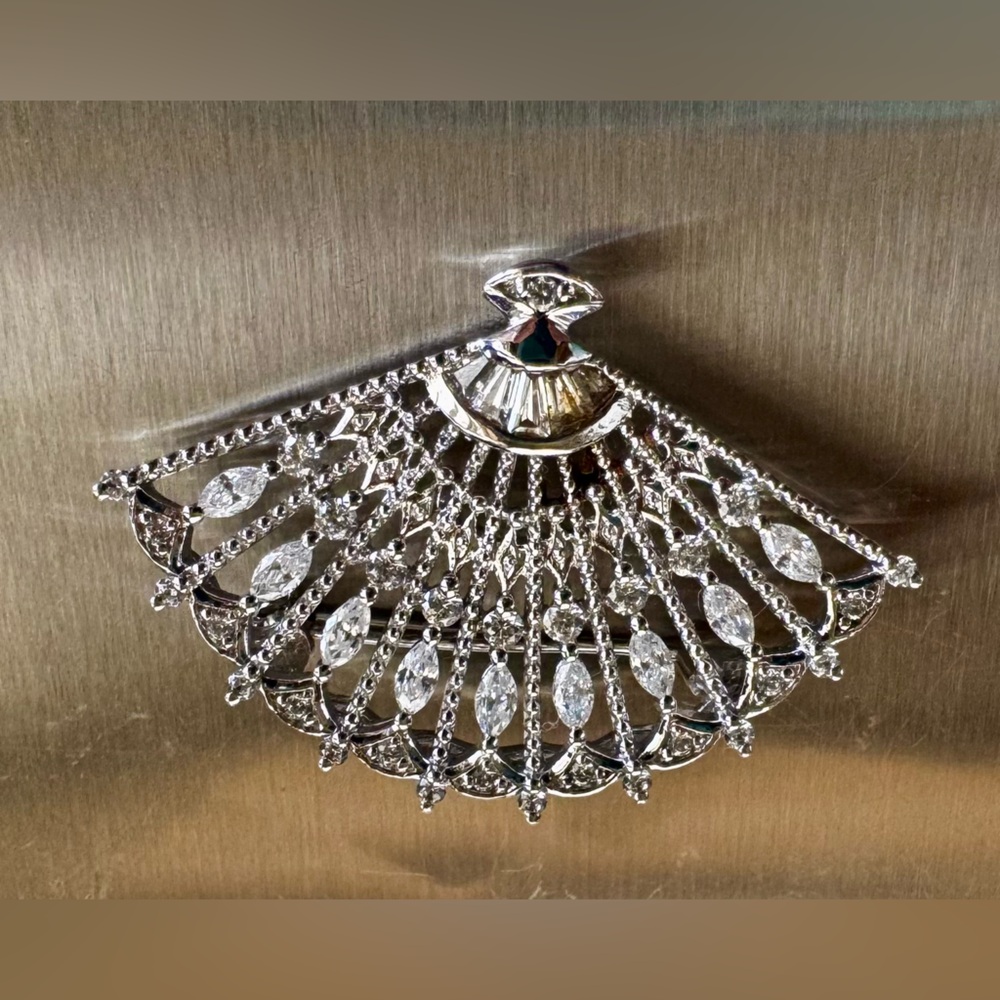 Sparkly sterling silver convertible fan pendant - Picture 2 of 8